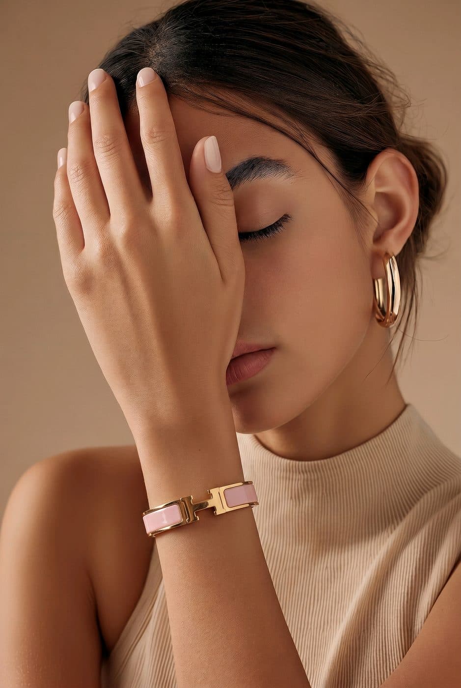 The H bracelet